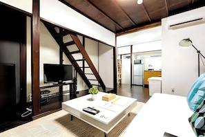 Private Vacation Home | Living area | Flat-screen TV