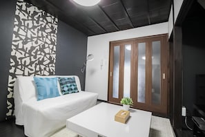 Private Vacation Home | Living room | Flat-screen TV