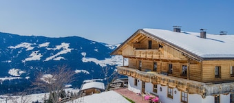 Tyrolean apartment with ski lift nearby