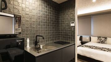 Superior E, Non Smoking | Private kitchen | Fridge, microwave, stovetop, electric kettle