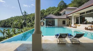 Luxury Villa | Teres/patio