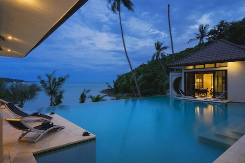 Luxury Private Beachfront Haileng Villa