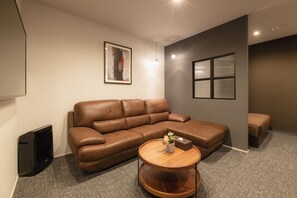 Living area - GRAND BASE Hakata Premium (Fukuoka)
