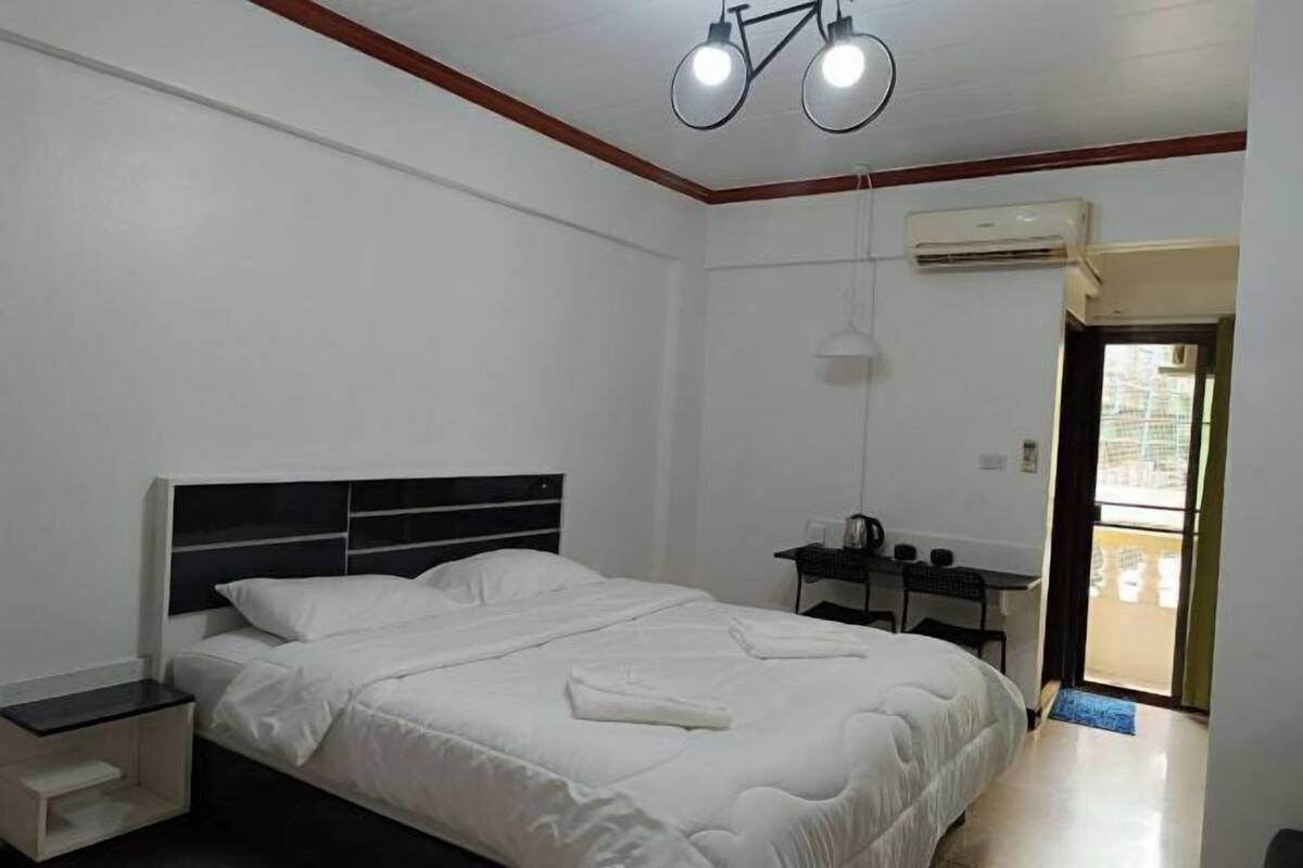 WiFi (free), bed sheets