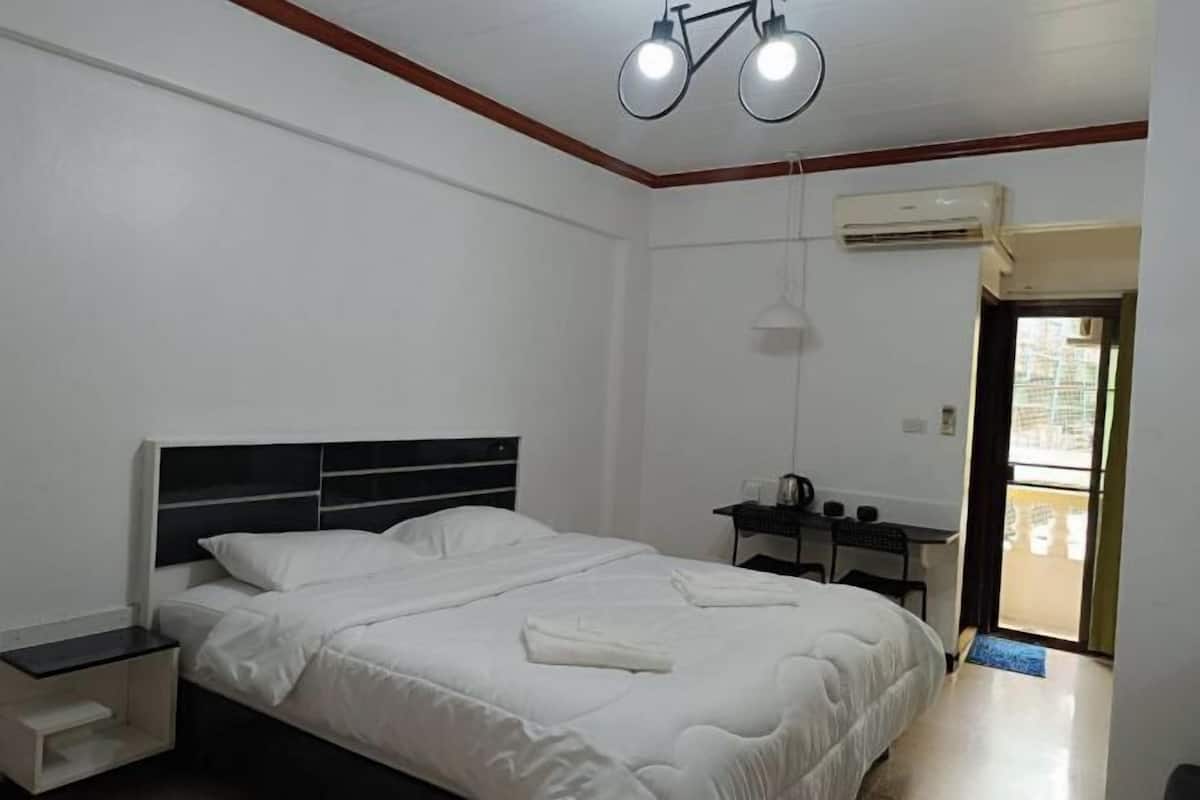 Free WiFi, bed sheets