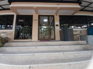 Property entrance - Hotel Paraiso (Bangkok)