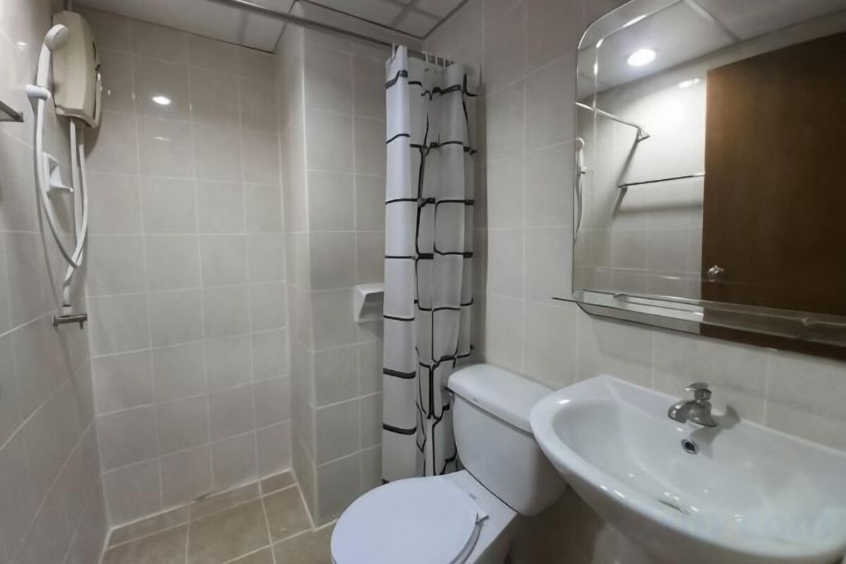Bathroom | Shower, soap, shampoo, toilet paper