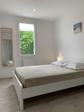 2 chambres, fer et planche à repasser, lit parapluie, Wi-Fi