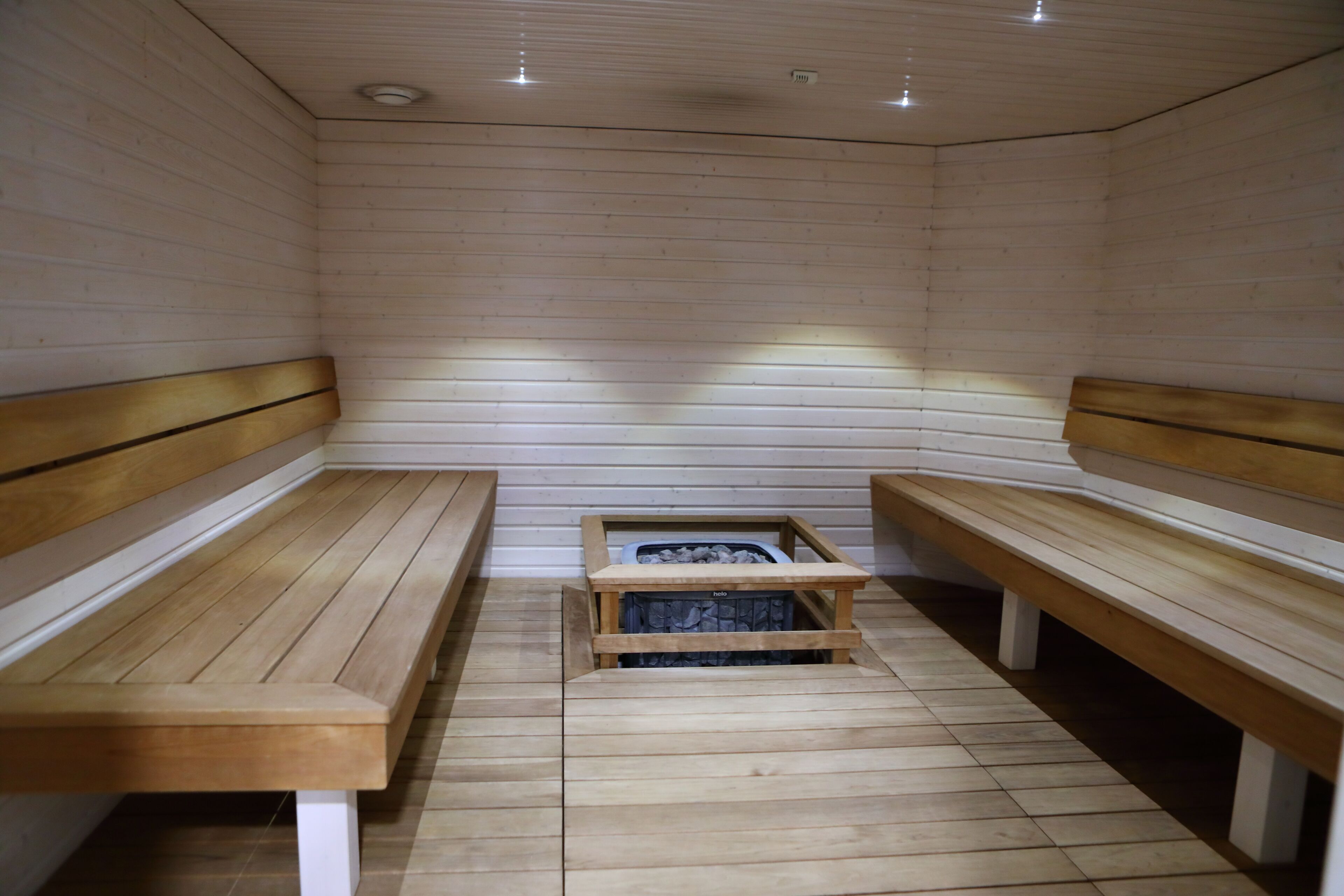 Studiosuite – junior | Skrivebord, skrivebord for bærbar PC, blendingsgardiner og lydisolert