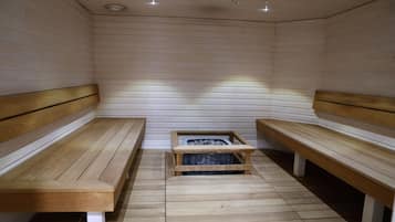 Junior-studiosviitti | Työpöytä, kannettavalle tietokoneelle sopiva työtila, pimennysverhot