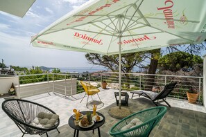 Apartamento (One-Bedroom Apartment) | Terraza o patio