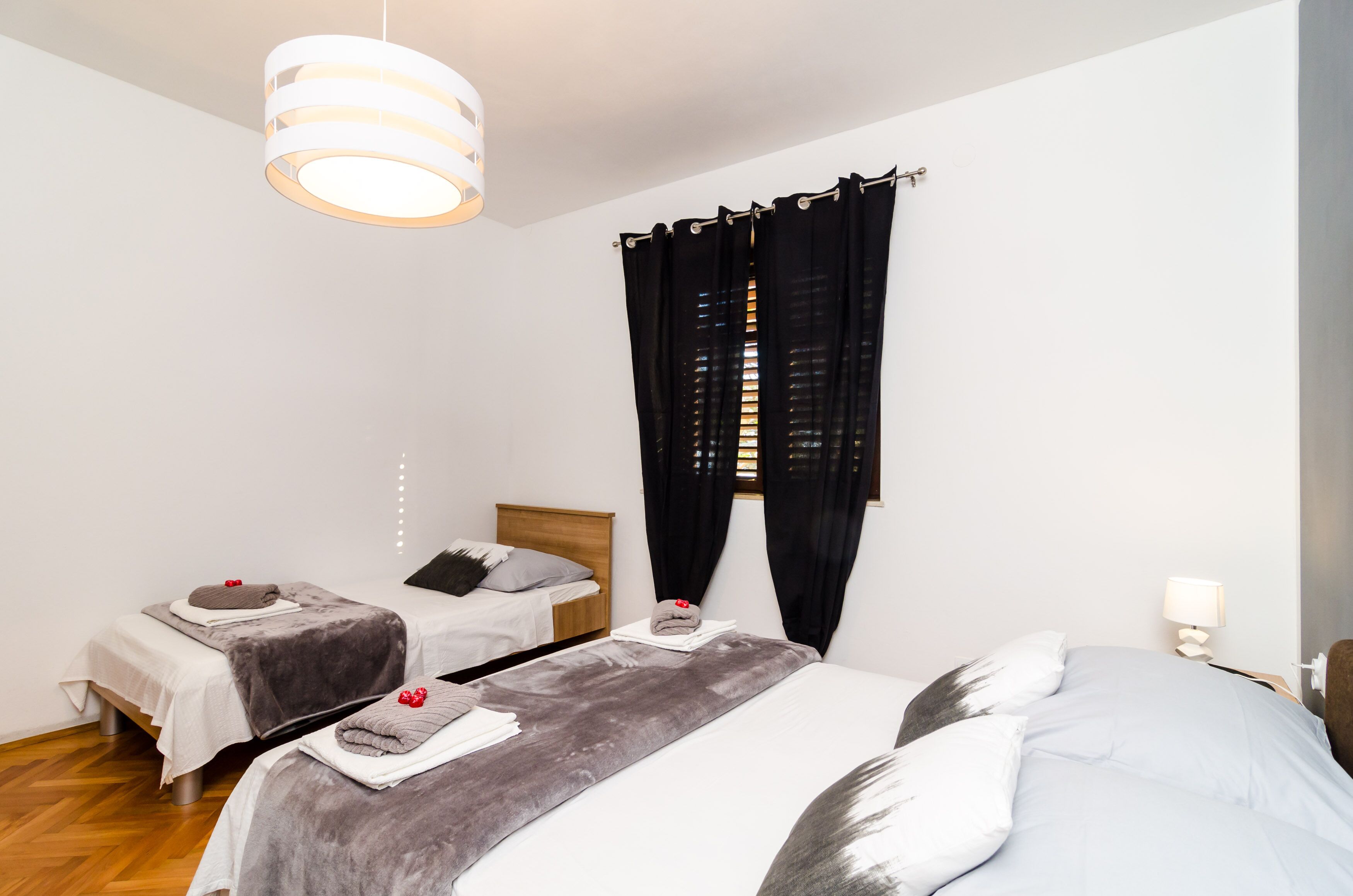 Apartemen (One-Bedroom Apartment) | 1 kamar tidur, setrika/meja setrika, Wi-Fi gratis, dan seprai linen