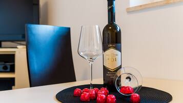 Apartemen (One-Bedroom Apartment) | Ruang makan