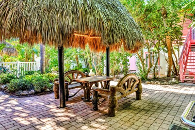 Freshly Remodeled Island Suite w/ Pool & Pet Friendly