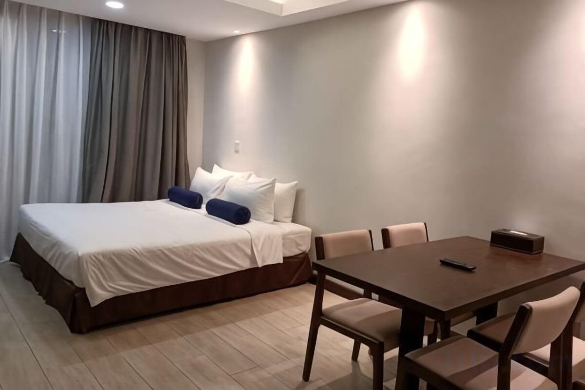 Minibar, wifi gratis y ropa de cama 