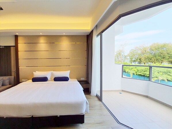 迷你吧、免费 WiFi、床单