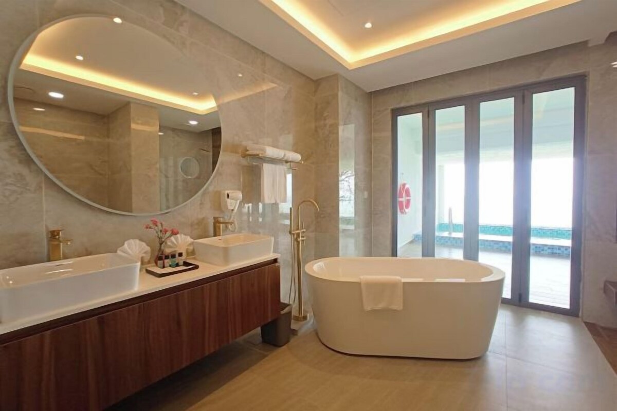 Badezimmer | Kostenlose Toilettenartikel, Haartrockner, Bidet, Handtücher
