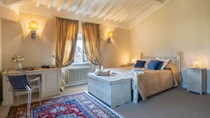 12 bedrooms, desk, iron/ironing board, free WiFi
