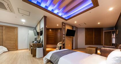 Golden Business Hotel