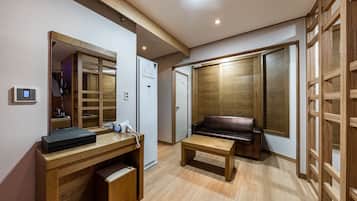 Deluxe Twin Room (Styler + Air Purifier) | Premium bedding, down comforters, free minibar, individually furnished