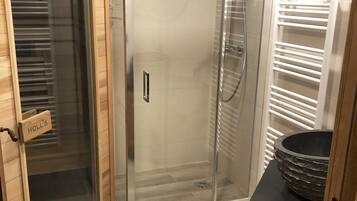 Shower, hair dryer, towels