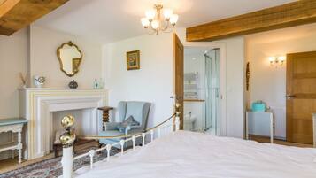 8 bedrooms, Internet, wheelchair access