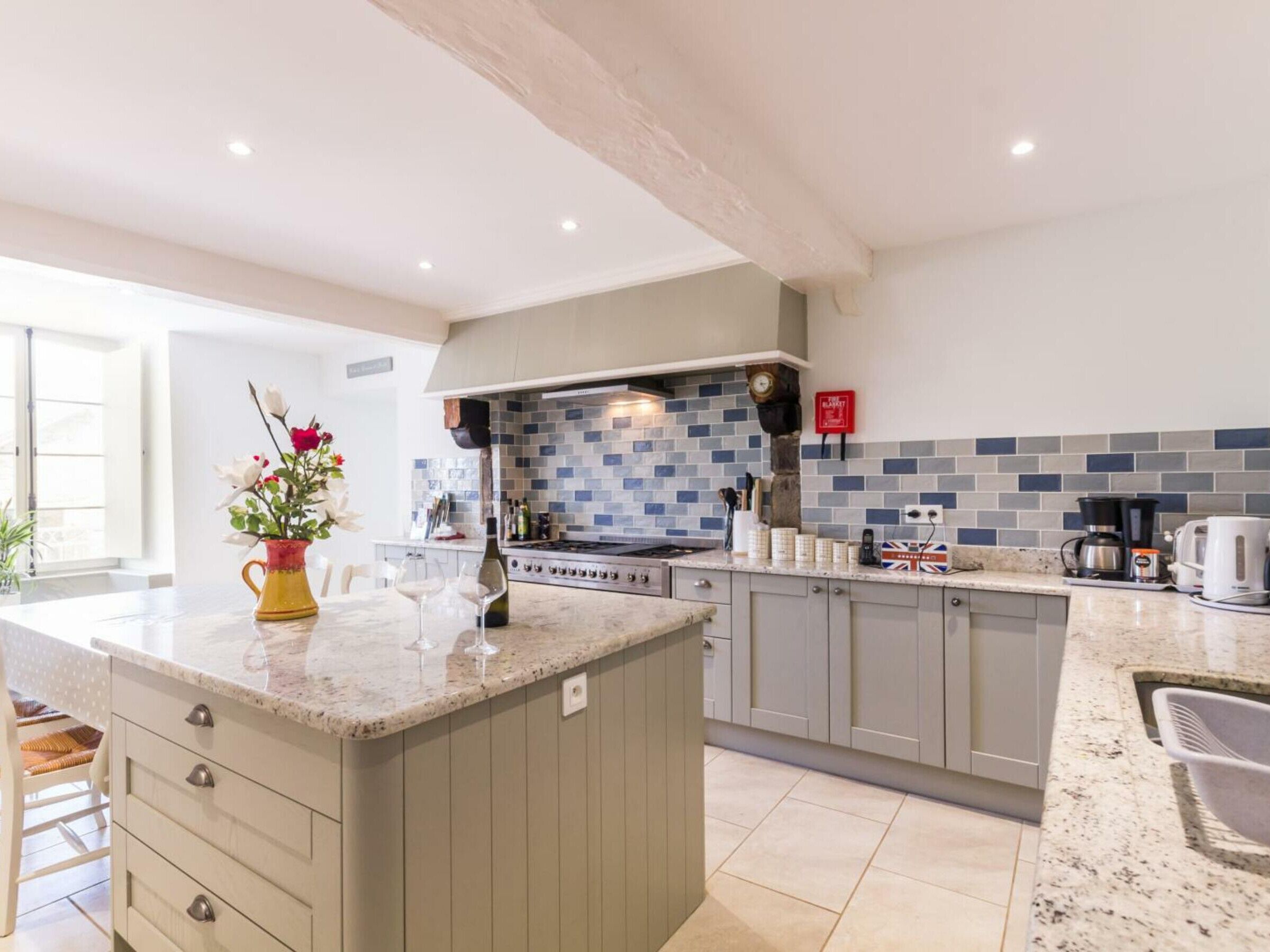 Réfrigérateur, micro-ondes, lave-vaisselle