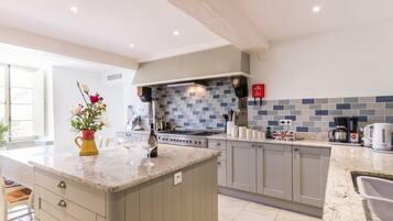 Réfrigérateur, micro-ondes, lave-vaisselle