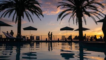 Piscine extérieure, tentes de plage, parasols de plage