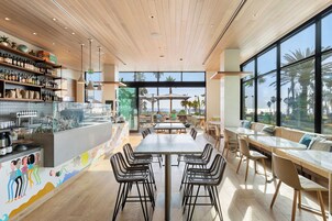 Colazione completa a pagamento, servita tutte le mattine 