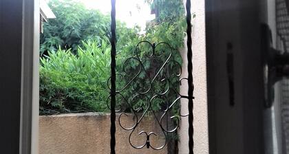 Close to the beach and the port, house with shaded patio