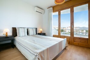 4 chambres, fer et planche à repasser, Wi-Fi, draps fournis