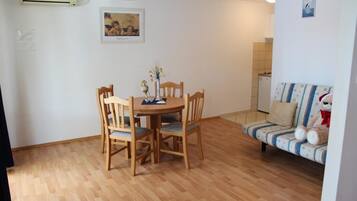 Studio (Comfort Studio Apartment) | Dining room