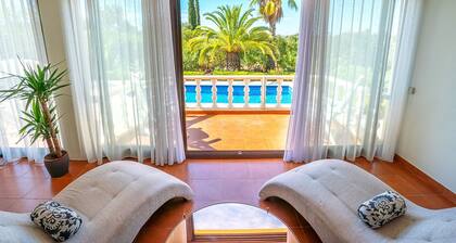 Luxury 3-Bedroom Countryside Villa with Pool, Quelfes