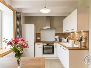 Fridge, microwave, dishwasher, coffee/tea maker