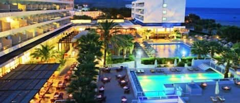 Indoor pool, outdoor pool