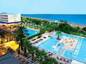 Piscine couverte, piscine extérieure