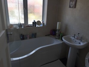Maison | Salle de bain | Baignoire et douche séparées, baignoire profonde