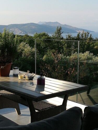 3 Bed Flat - Sleeps 6 - Garden - Parking - Wifi