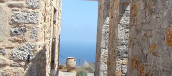 Maisonette with magnificent views of the Aegean Sea and shared swimming pool