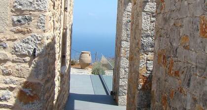 Maisonette with magnificent views of the Aegean Sea and shared swimming pool