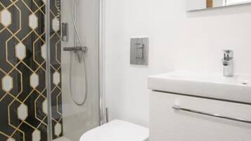 Dusche, Haartrockner, Handtücher