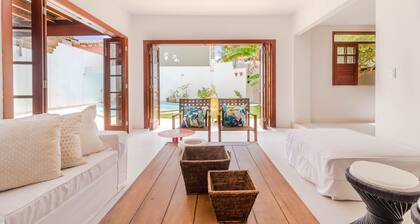 IP01 Casa 5 Suítes a 100m da Praia