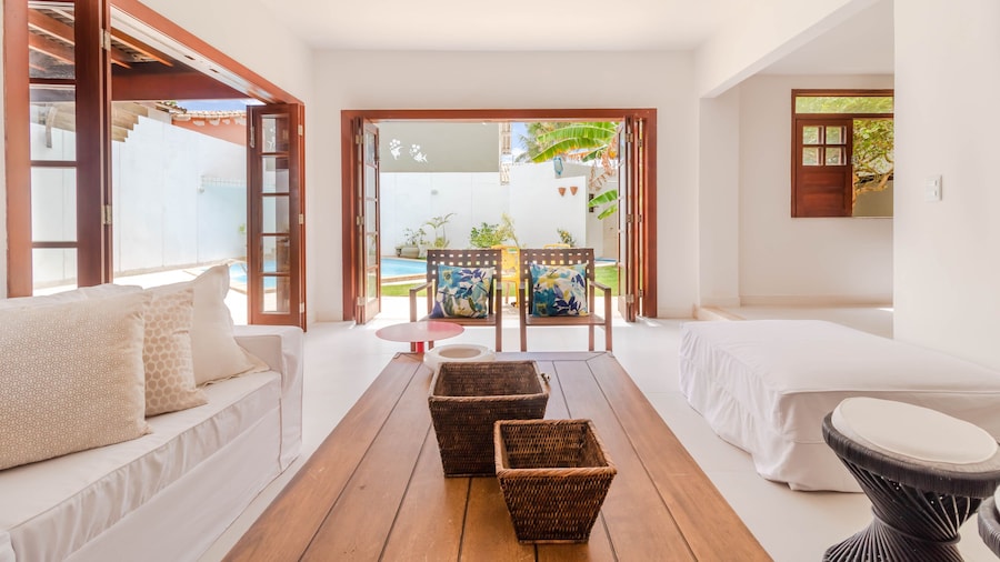 IP01 Casa 5 Suítes a 100m da Praia