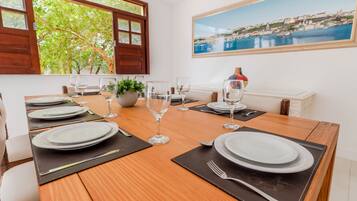 House | In-room dining