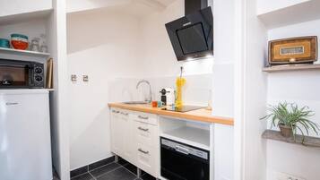 Refrigerador, microondas, parrilla de estufa y lavavajillas