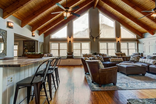 Whiskey Rock | Private Estate on 50 acres | Event Friendly | Spectacular Views