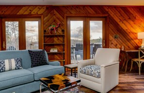 TV, peis, bordtennis og bøker