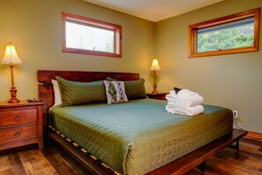 4 bedrooms, iron/ironing board, WiFi, bed sheets