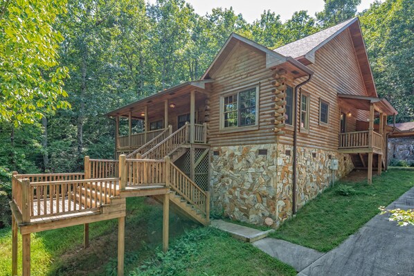 Exterior - Nature's Den | Pet-Friendly, Mountaintop Cabin in Columbus (Columbus)
